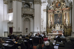 Česk sourozeneck violoncellov Duo Brikcius (Anna Brikciusov - violoncello, František Brikcius - violoncello), Ing. Oldřich Lomeck, starosta Městsk čsti Praha 1 a kaplan pplk. Miloslav Kloubek; violoncellov koncert DUO BRIKCIUS & OffenBACH; Vojensk kostel sv. Jana Nepomuckho, Praha; Festival Brikcius - 6. ročnk cyklu koncertů komorn hudby v Praze 2017. Foto: Alina Bogdana Mihai, http://Festival.Brikcius.com