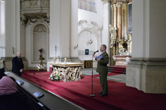 Česk sourozeneck violoncellov Duo Brikcius (Anna Brikciusov - violoncello, František Brikcius - violoncello), Ing. Oldřich Lomeck, starosta Městsk čsti Praha 1 a kaplan pplk. Miloslav Kloubek; violoncellov koncert DUO BRIKCIUS & OffenBACH; Vojensk kostel sv. Jana Nepomuckho, Praha; Festival Brikcius - 6. ročnk cyklu koncertů komorn hudby v Praze 2017. Foto: Alina Bogdana Mihai, http://Festival.Brikcius.com