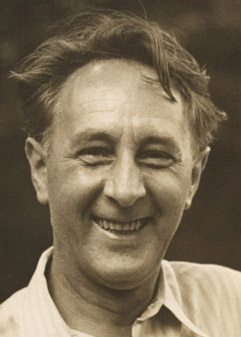 Bohuslav Martinů (8. prosince 1890, Polička – 28. srpna 1959, Liestal, Švcarsko) - portrt Bohuslava Martinů smějcho se, U.S.A. Darien 1943 - Centrum Bohuslava Martinů v Poličce